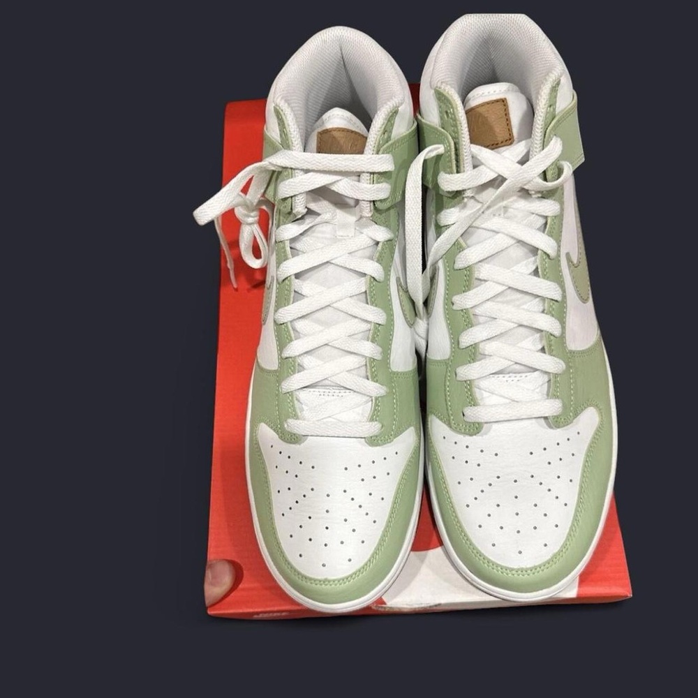 Nike High-Top Sneakers in White and Green